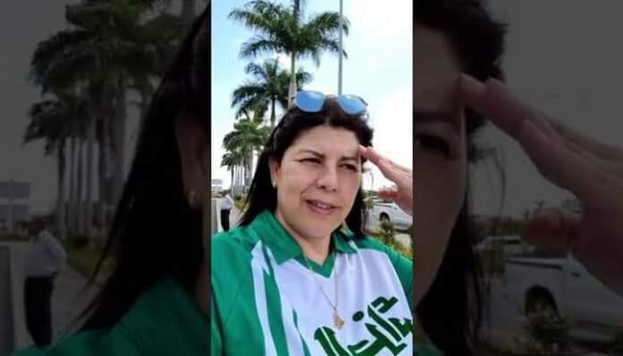 Nouchi_com_'s tweet photo. CAN2023/ Une supportrice algérienne, nommée Sofia Benlemmane, a été expulsée et interdite de Côte d’Ivoire à VIE, après avoir été entendu par la police. Il lui est reproché des déclarations jugées «offensantes» qu’elle aurait proférées sur les réseaux sociaux à propos de ce pays. https://t.co/WfZT06MJud
