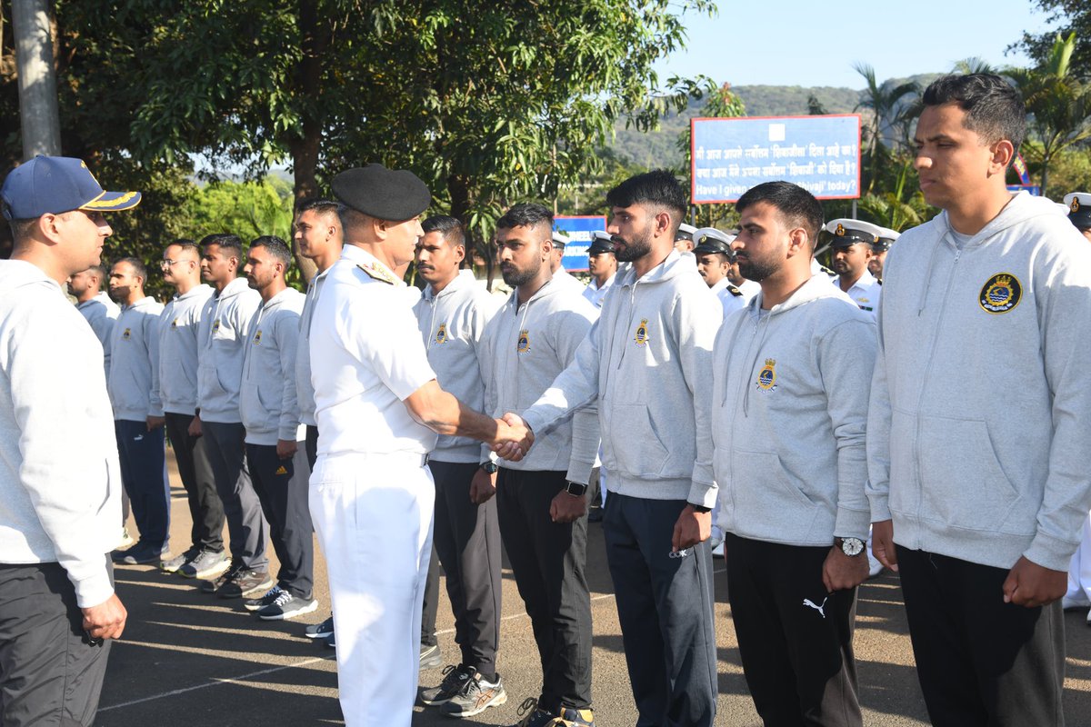 indiannavy's tweet photo. Adm R Hari Kumar #CNS flagged off #IndianNavy Chadar Trek Expedition to frozen Zanskar River, #Ladakh on #16Jan 24. A 14 member team led by Cdr Navneet Malik of @IN_INSShivaji would scale the challenging summit at 11,000ft.
@IN_HQSNC @PRODefPune
@prodefleh
https://t.co/EVRswo7M4J