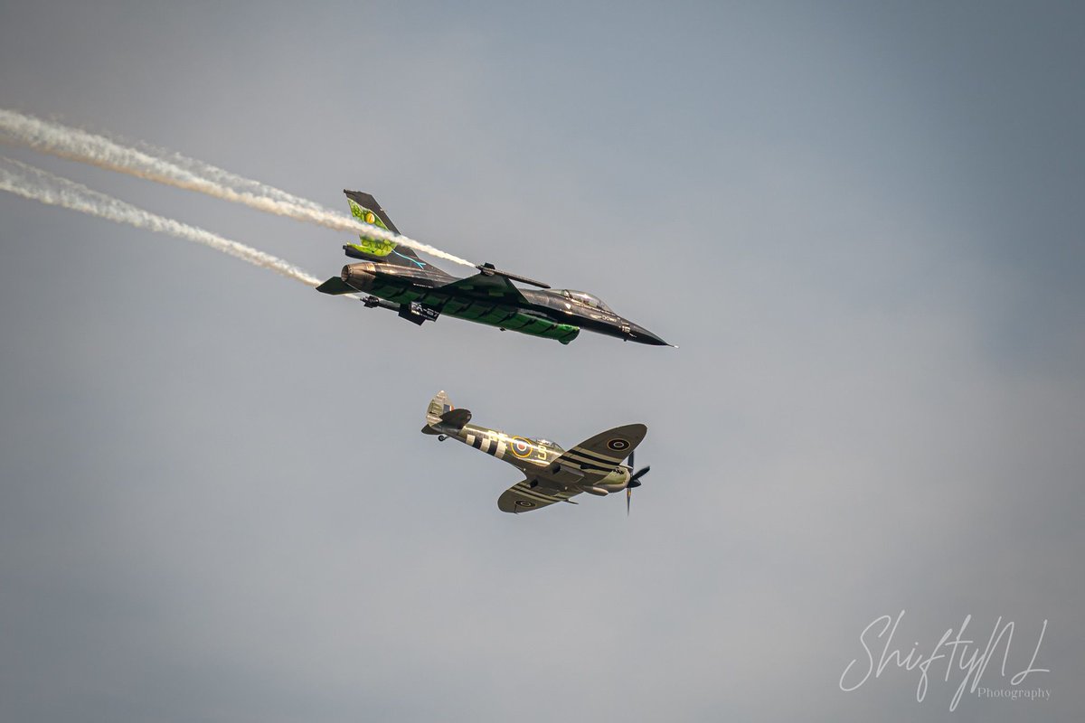 Old and a bit newer. . #f16 #spitfire #fighterplane #airforce #aviation #airshow #fujifilmxh2 #fujinon100400