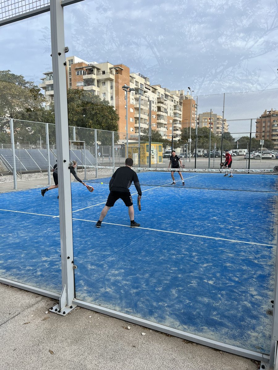 Terug van trainingkamp! Goede, leuke maar vooral een gezellige voorbereiding gehad op Torremolinos in Spanje.Vanaf morgen pakken we het weer op en gaan we ons voorbereiden op de wedstrijd van zaterdag tegen VV Elspeet,want dan gaat het weer om de punten. <a href="/roodwit58/">s.v. Rood-Wit '58</a> #teambuilding