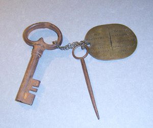 Edward Alleyn’s wooden chest, which kept intact his and Philip Henslowe’s massive archive on their careers in 16th-17th c. London theatre performance and playhouse ownership. The chest and keys are still on display and maintained <a href="/DCArchives/">Dulwich Archive</a> henslowe-alleyn.org.uk/history/a-brie…

#Woodensday