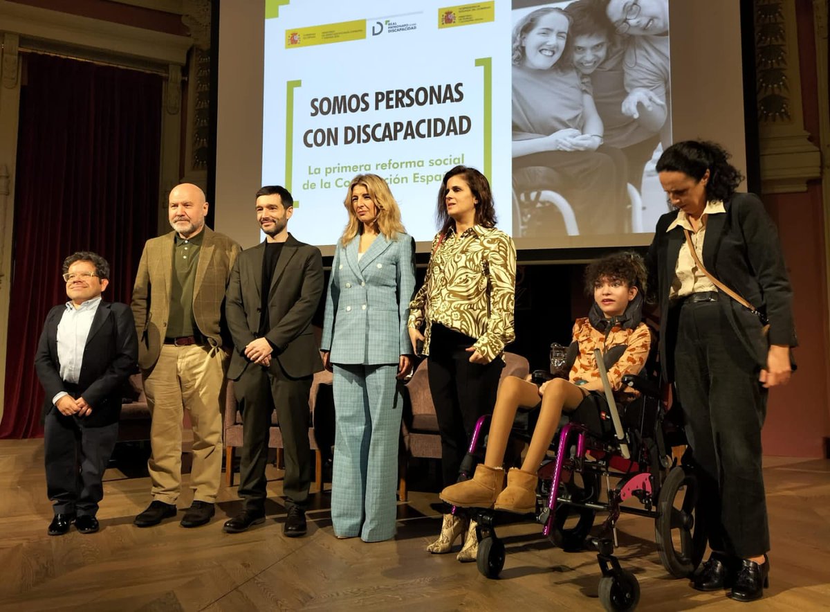 Hoy reconocemos la contribución valiosa de la sociedad civil de la discapacidad <a href="/Cermi_Estatal/">CERMI Estatal</a> para llevar a término la primera reforma social de la Constitución Española que reconoce que los derechos de las Personas con Discapacidad son Derechos Humanos. <a href="/MSocialGob/">Ministerio de Derechos Sociales, Consumo y A2030</a> <a href="/empleogob/">Ministerio Trabajo y Economía Social</a>