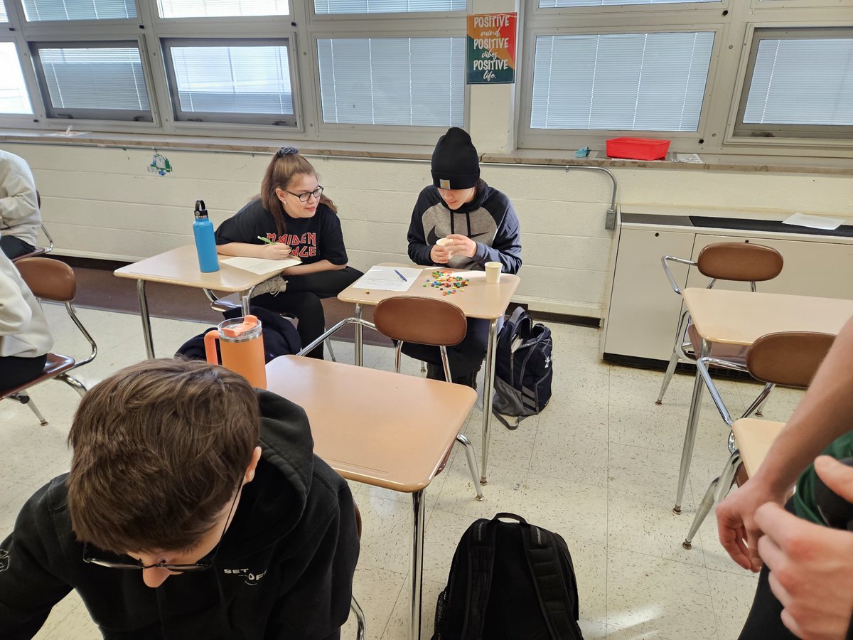KamczycMs's tweet photo. Modeling the growth of cancer cells with M&amp;Ms in math modeling and reading yesterday
#OhioAQR #OhioMMR #ODE #steelemath https://t.co/WhCedwy5nH