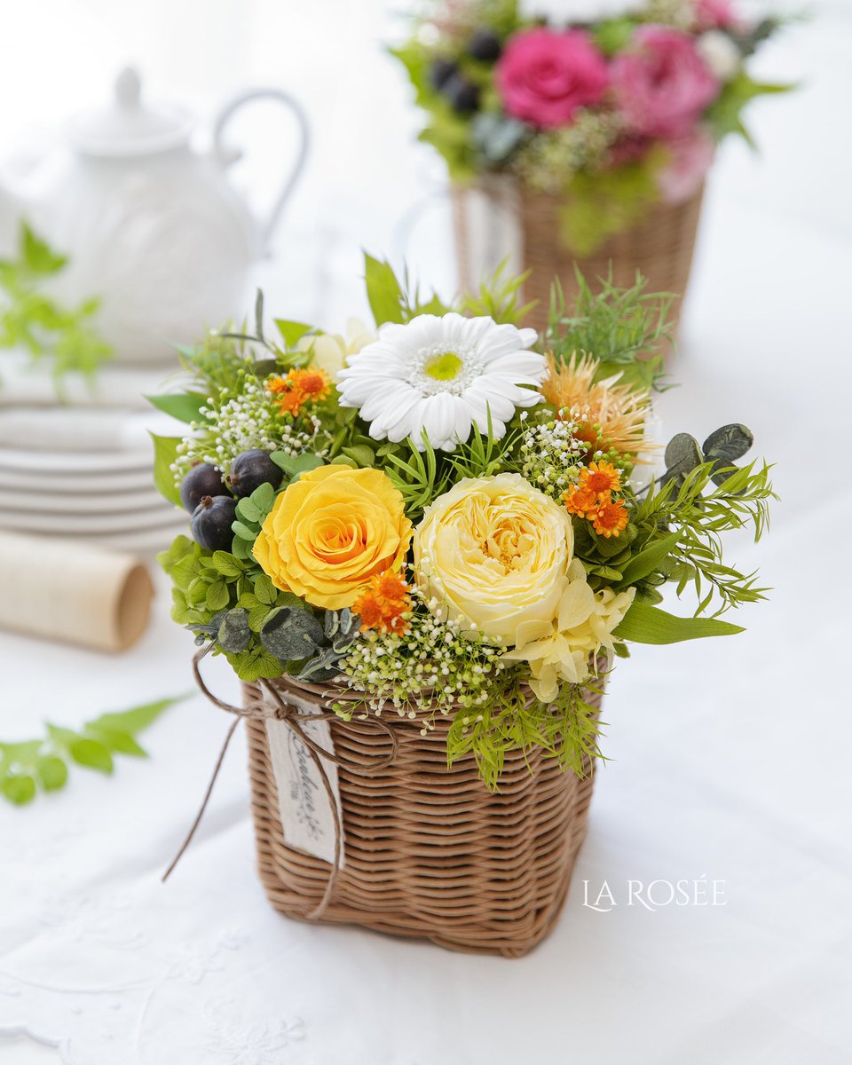 laroseeflower's tweet photo. お誕生日のアレンジ💛
ガーベラ &amp; ローズ✨

#プリザーブドフラワー #フラワーギフト #preservedflower #flowerarrangement #flowergift https://t.co/Q2ZToWkfSl