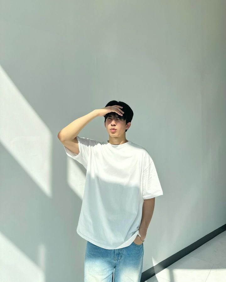 kusexyboy's tweet photo. ”แสงแดดมี UV แต่รักดี ๆ เรามีให้เธอนะ“ 💚☀️
-อคิณ
IG : @akinn_l 
#วิศวกรรมศาสตร์ #บัณฑิต #KU79 #KUSEXYBOY #akinn_l #ศิษย์เก่าแซ่บต้องบอกต่อ https://t.co/rM3KXpxS6m
