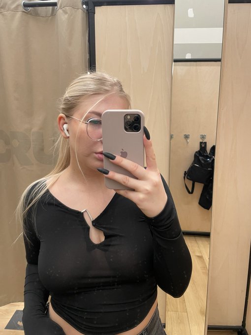 🌹 https://t.co/0m945mCUP7<a href="/tag/stripchat"class="tags"><span>#stripchat</span></a>