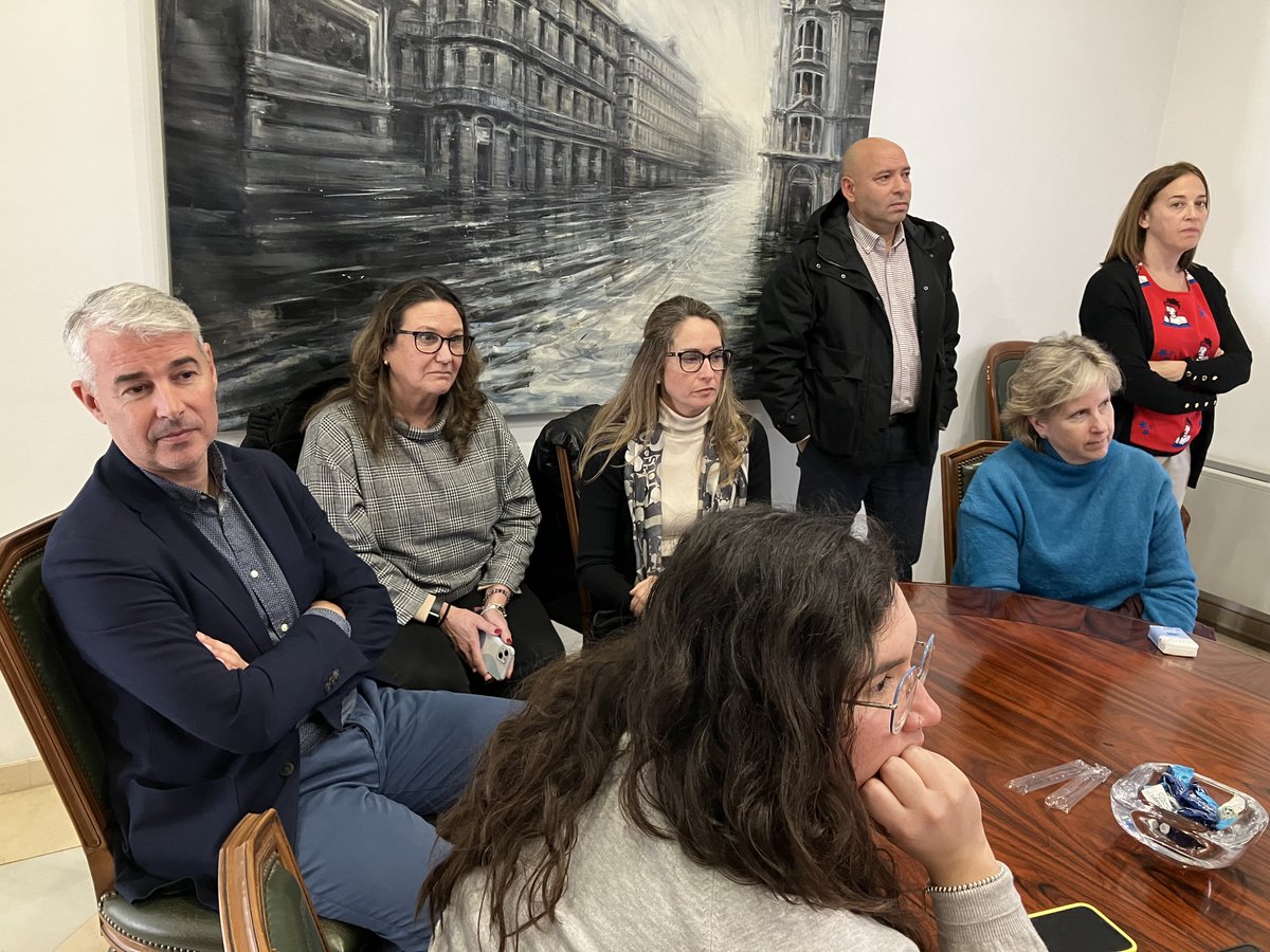 Emasagra's tweet photo. Cuidamos el #bienestar y la #salud de nuestro equipo humano y fomentamos #hábitosSaludables para prevenir posibles problemas.
Hoy parte de nuestra plantilla ha asistido a un taller de "Pérdida de grasa desde la perspectiva nutricional". 
#PRL https://t.co/UwJDxoHJsD