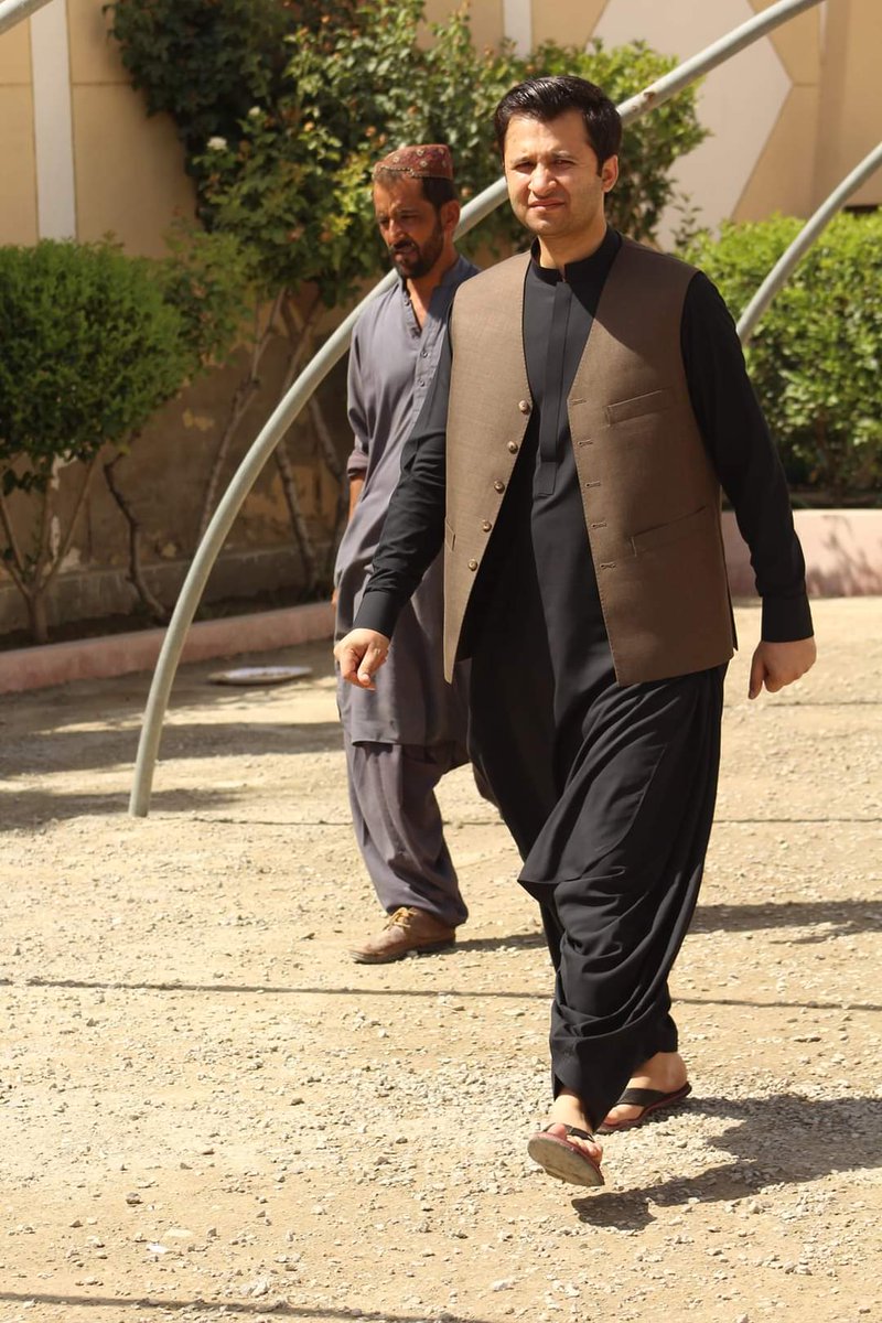 AzizHotaki's tweet photo. د ھمت په بال و پر سړی الوزي
مارغه پورته الواته کړہ په وزرو

د خوشحال خټک خوښي ��ہ ھغه وخت وي
چي برېښنا د سپینو تورو شی په زغرو🍂
#VoteForPknap https://t.co/IAvLk91T7g