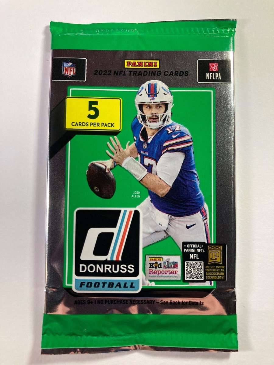 🎁 NFL Contest 🎁 Chiefs/Bills Reply with Winner and correct final score of tonight’s game First one to get it right wins! Rules: Must Follow Must Retweet 1 guess each 6:30 PM est. deadline to enter 🔥2022 Panini Football 5 card pack