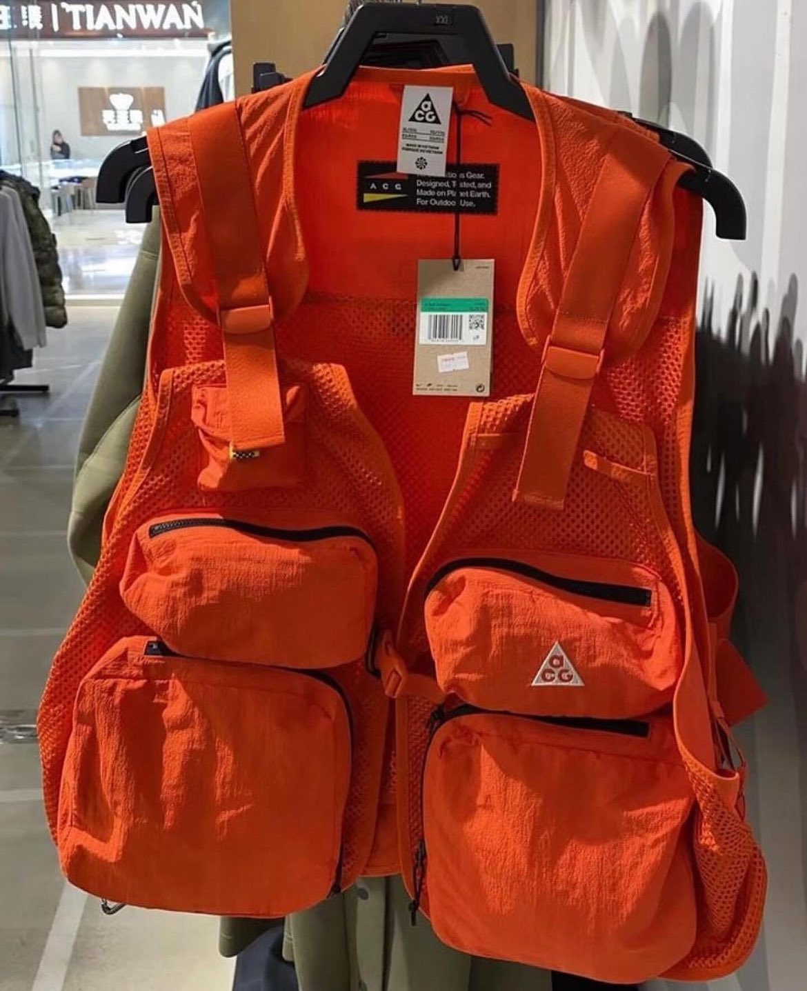 Nike fishing vest 2025
