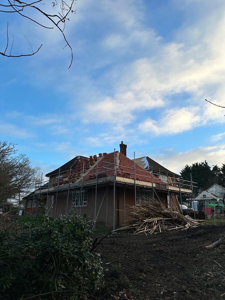 New Roofs Incoming! 🏠 It’s cold on our sites this week 🥶but the roofs are being stripped and re tiled and another garage base has been started at our site in Dunmow! The barn is being repaired and is starting to look like new and loved again! #refurb #essexbarns #newbuilds
