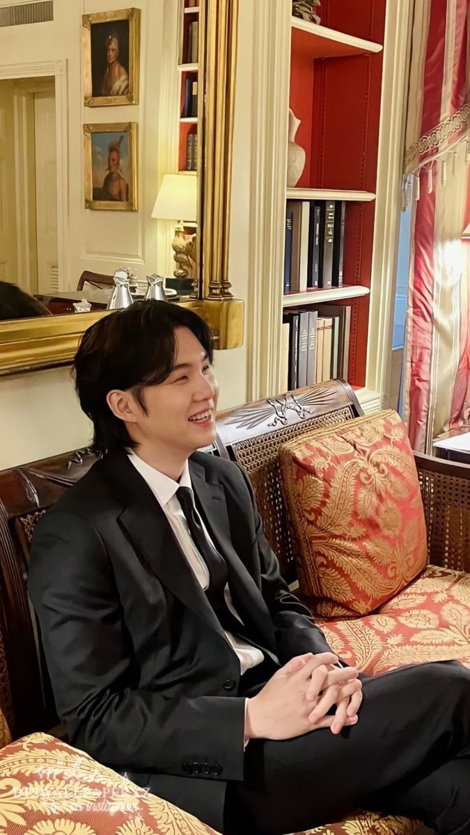 Min Yoongi being a perfect husband material 

~ A thread~
( bc we all are mass missing him😭)