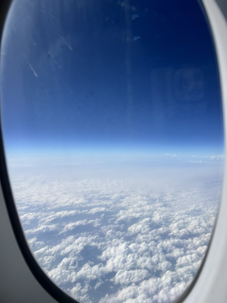 En route pour Abidjan ✈️ ! Gbin Gbin Soooo 🇬🇳✊🏽🐘 #CAN2023 #AFCON2023

Cc Jess Voyages 😎
👕: 2KD-Nikoten