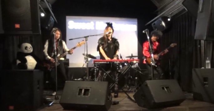 mandm_liveevent's tweet photo. ◽️出演バンド紹介
【Sweet Mushroom】

どこか懐かしい昭和歌謡のテイストがきっとアナタの心をくすぐります！
大人の魅力いっぱいのSweet Mushroomが久々の大集合です！
是非お見逃しなく👍 https://t.co/x6MZC6OFrd