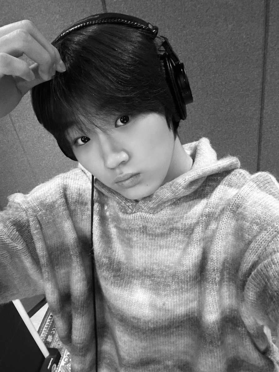 LUN8_members's tweet photo. [#은섭]
🎶🎵🎶🎵

#루네이트 #LUN8
#둠칫둠칫🎤🎼 https://t.co/qUIKbVpG5a