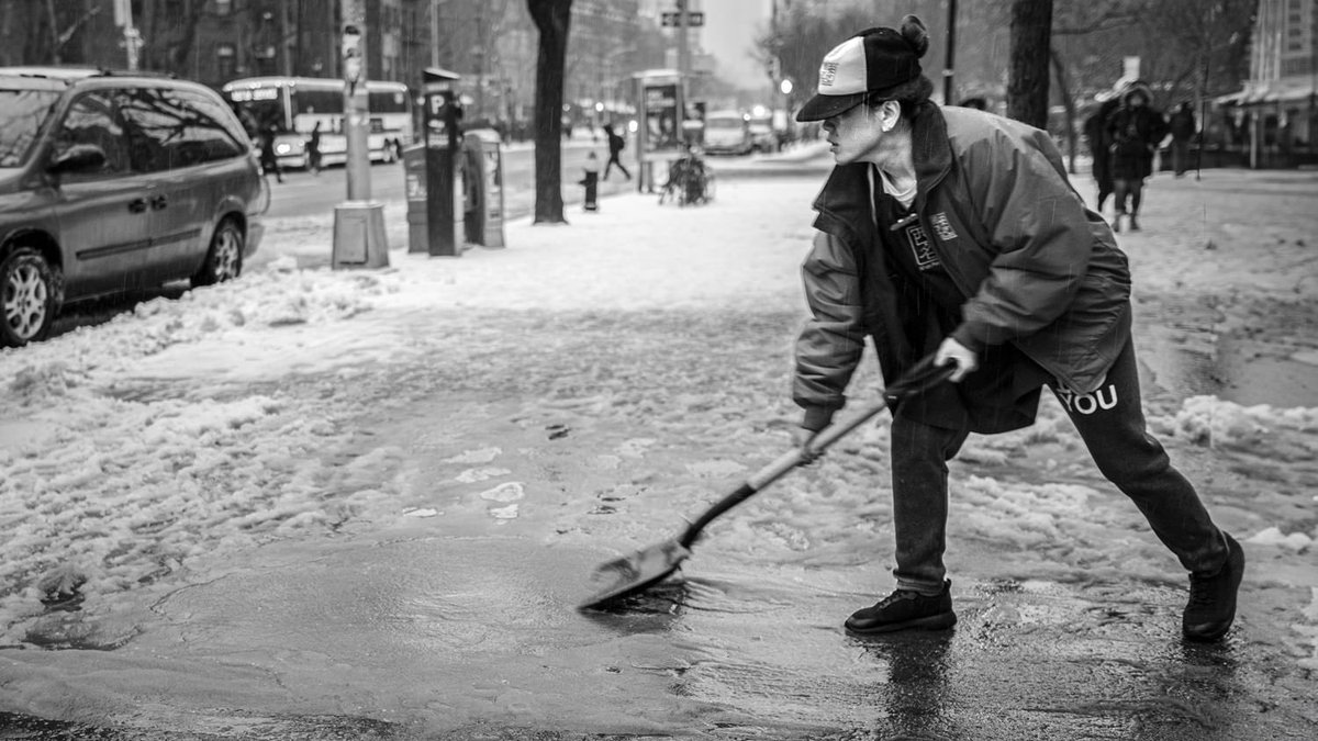 Morning Slushie
#FujiXT3
35mm-60@ƒ/1.4-ISO640

#snow #slush #shoveling #winter #sidewalkstories #candid #composition #grain #darkroom #streetphotography #photojournalism #Documentary #blackandwhite #bobcooley #Fujifilm #GreenwichVillage #WestVillage #NewYorkStories