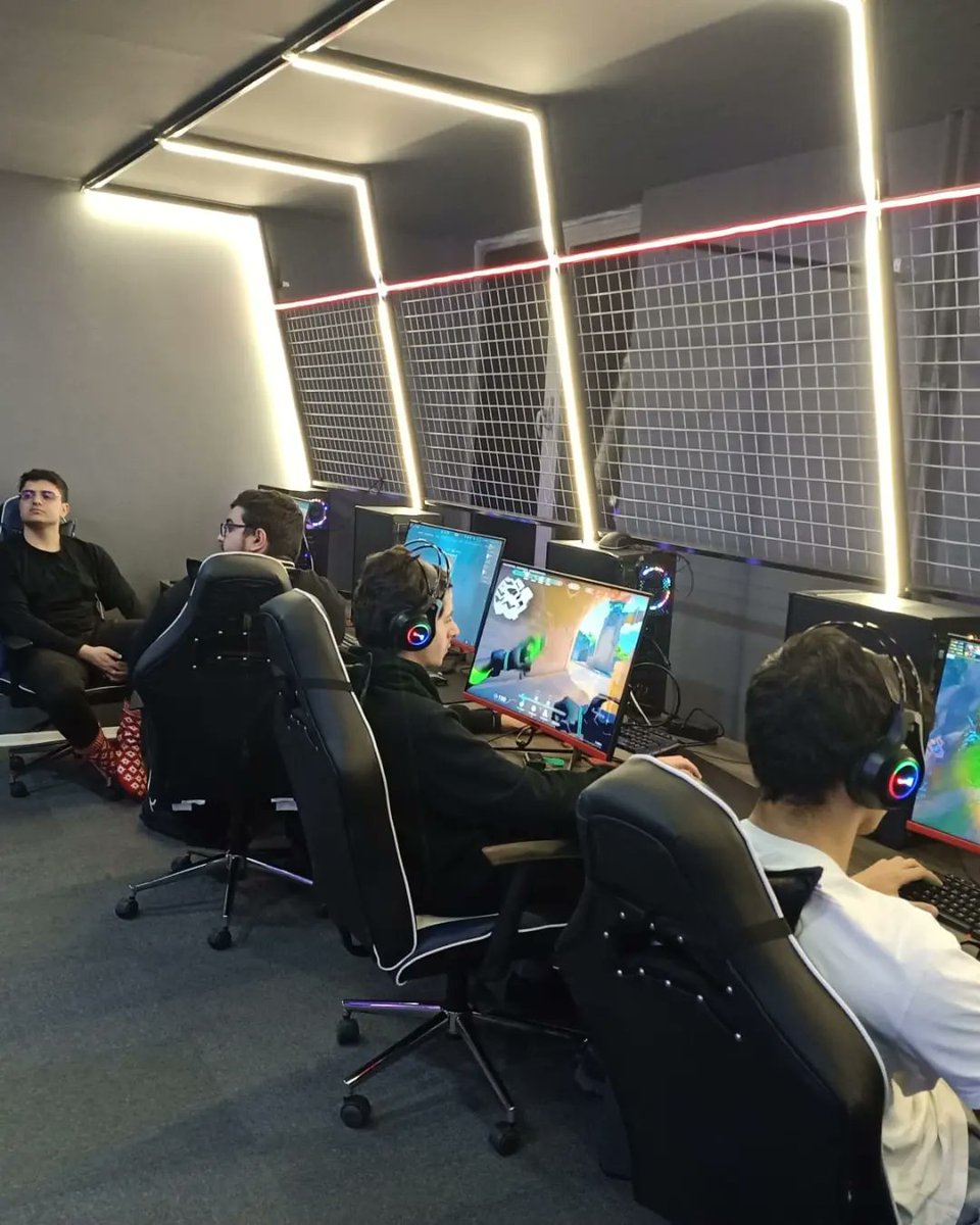 GSB_ErzurumGM's tweet photo. E-Spor'un kalbi Erzurum Gençlik Merkezi😇
Takımını Kur Mücadeleye Başla⚔️⚔️
#valorant #lol #mobillegends https://t.co/7UZ8k0Dx6A