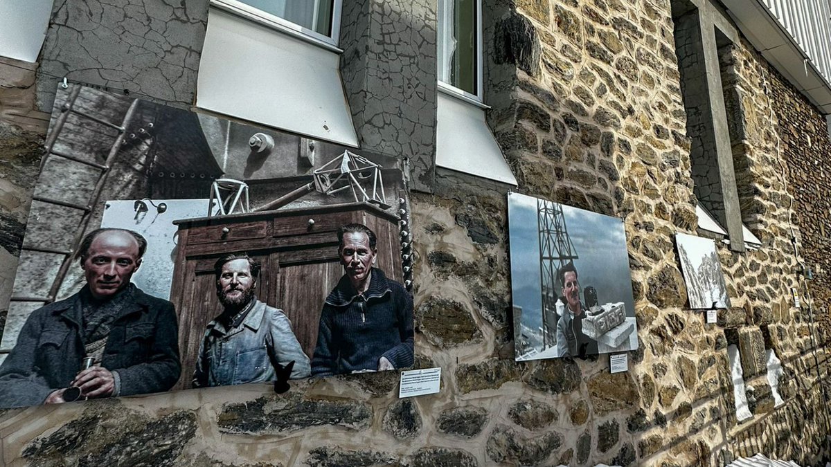📸Retrouvez une exposition photo colorisée sur l'histoire du <a href="/PicduMidi/">Pic du Midi</a> et notamment sur sa construction titanesque. Ce fond photos fourni par le fonds Alix, merci à eux c'est réel plaisir pour les yeux !