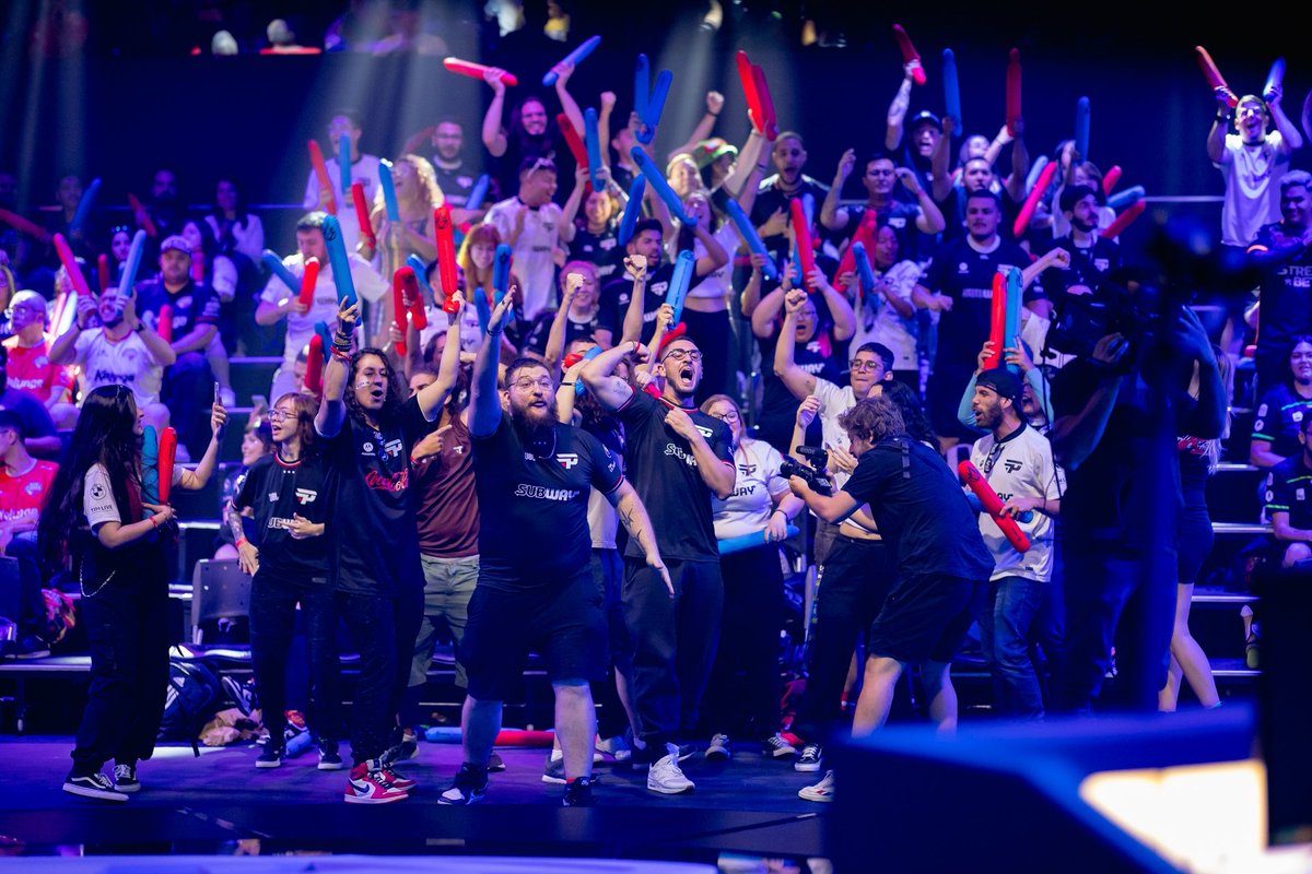 TOTradicionais's tweet image. A @paiNGamingBR LIBEROU A CASA E TEREMOS OFFICE SÁBADO (20/01)!🥳

 🚨Vamos sortear 10 VAGAS para o OFFICE, se liga nas regras:

* Seguir a @TOTradicionais e a @paiNGamingBR; 
* Marcar 1 amigo aqui embaixo; 
* Dar RT e FAV na publicação.

• NINGUÉM TORCE COMO A GENTE •