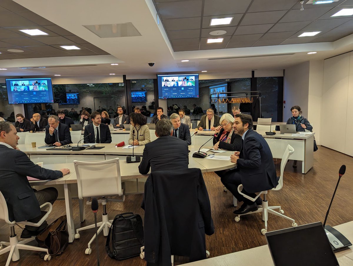📸 Premier Conseil d'administration de la FHF de l'année, avec l'intervention de la ministre <a href="/CaVautrin/">Catherine Vautrin</a> pour évoquer les enjeux prioritaires pour les hôpitaux et ESMS publics : #AME, #findevie, enjeux majeur des financements et recrutements, transition écologique notamment.