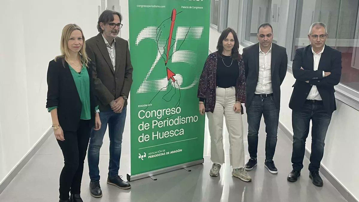 agomezgarcia's tweet photo. ¿@Nanisimo, Piqueras, @esdecirdiario, @joralcalde, @garciaruize o mis queridísimos @RafaGimena y @macaballeroma, en un mismo congreso? Como para perdérselo... El @congresodigital, en #Huesca, en menos de 60 días https://t.co/IzCh8xkz5S https://t.co/IW4kZVMTFY