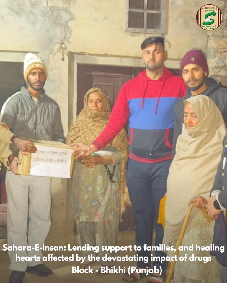 GreenSwelfares's tweet photo. Shah Satnam Ji Green 'S' Welfare Force Wing volunteers, guided by Saint Dr. MSG, provide steadfast support to families grappling with drug addiction losses. More than just material assistance, their compassionate actions bring warmth, smiles, and renewed hope. #Sahara_E_Insan #DrugAddiction #SayNoToDrugs #DeraSachaSauda
