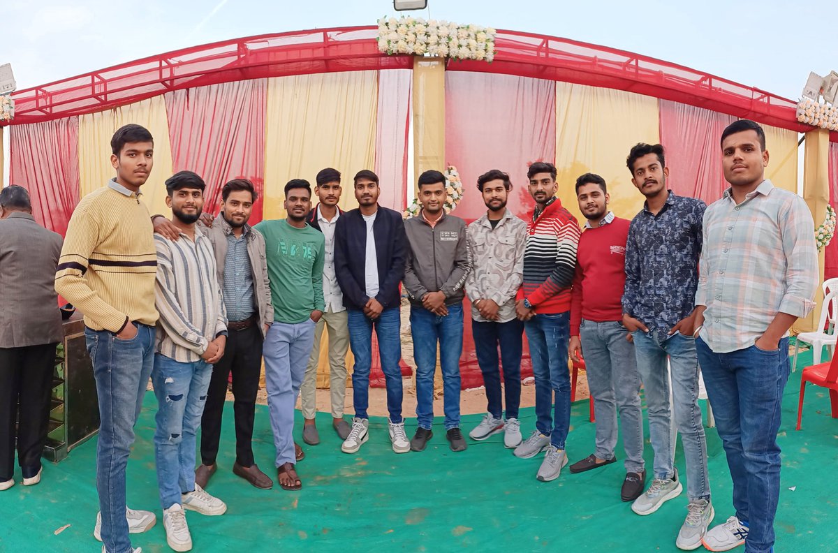 DeepuSain9's tweet photo. कल मॉडल कैबिनेट की मीटिंग सीएम साहब के पुराने कार्यालय टोडारायसिंह में एक समारोह के बीच हुई।
#modelcabinet
@_mrmotish 
@madhoganjinc @khushir78837681 https://t.co/utYyCtskg2