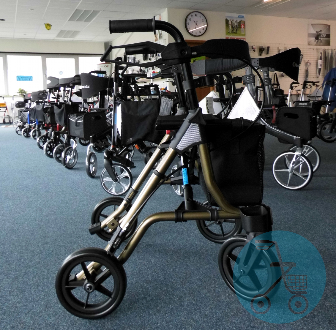 LadenRollator's tweet photo. Werbung
#Winter #leicht und #schmal mit #Bus und #Bahn. Dafür ist #TaimaSGT gemacht. #Dietz baut diesen #Rollator #stabil und #sicher #fürKlein der #S-GT #leichtwieCarbon mit #Rückenlehne #unter6kg auch #drinnen geeignet. Finden #Sie das #passendeModell in #Elmshorn #Norderstedt https://t.co/MjTjoKM3Zt