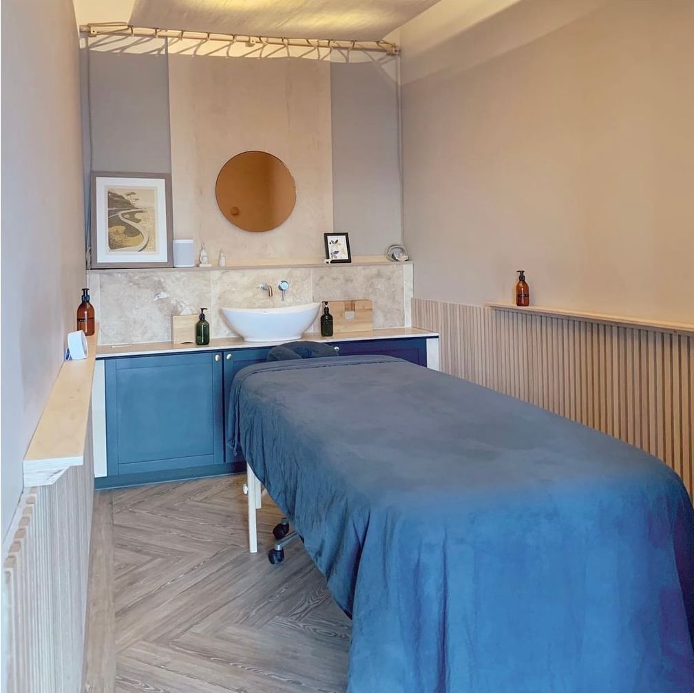 Not many other office spaces are lucky enough to have a massage studio on their doorstep! If the working day ever leaves you feeling as though you need a little reset, then you can pay your wonderful neighbour @MassageLoop a visit for massage, facials and reflexology 😌