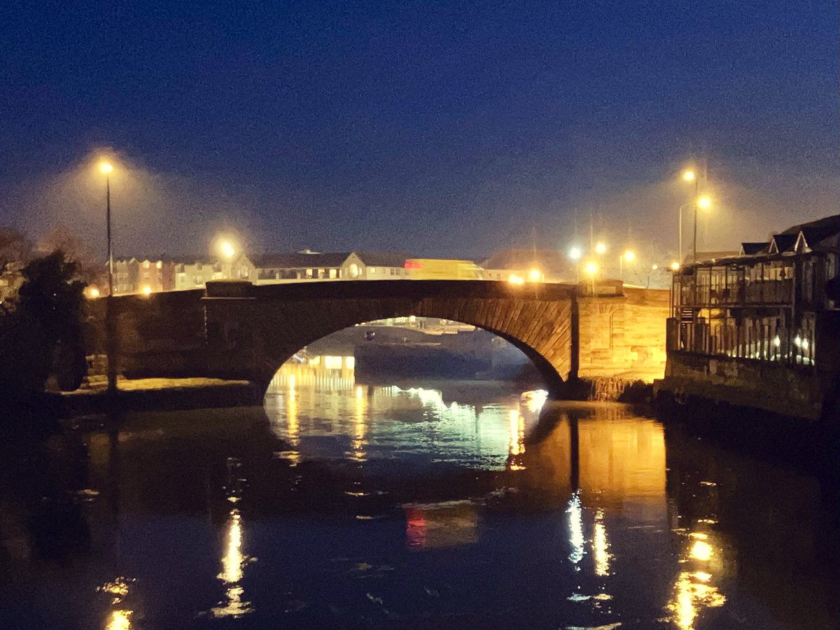 Devonshire Bridge, spanning the Colligan river, linking Dungarvan with Abbeyside, 16/1/2024
#twilight #frosty #cold
