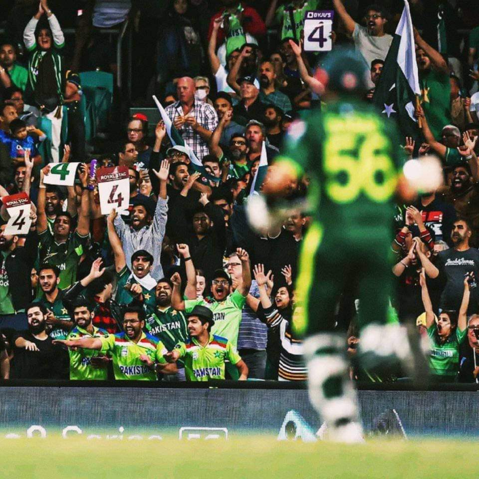 Despite scoring three fifties in three matches, some brainless fans still blame Babar Azam for the team's defeat. To those dumb fans i ask that apart from Babar, what is the responsibility of the other 10 players playing in this team?
#BabarAzam𓃵 #NZvPAK