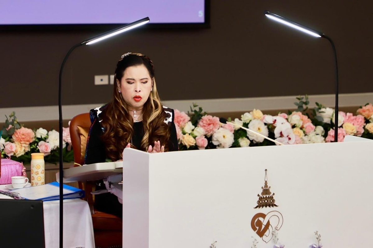 NipadaF's tweet photo. สมเด็จพระเจ้าน้องนางเธอ เจ้าฟ้าจุฬาภรณวลัยลักษณ์ อัครราชกุมารี กรมพระศรีสวางควัฒน วรขัตติยราชนารี เสด็จไปทรงบรรยายพิเศษ เรื่อง การกำเนิดของเซลล์มะเร็ง (Oncogenesis) พระราชทานแก่นักศึกษาหลักสูตรแพทยศาสตรบัณฑิต ชั้นปีที่ 3 วิทยาลัยแพทยศาสตร์ศรีสวางควัฒน ราชวิทยาลัยจุฬาภรณ์ https://t.co/AFJzvwLpbs