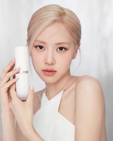 rosedailyupdate's tweet photo. ROSÉ FOR SULWHASOO
#ROSÉxSulwhasoo #ROSÉ https://t.co/HvmySWhMO5