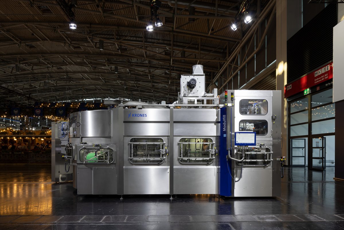 KronesAG's tweet photo. Providing you the best can #filling &amp; #seaming technology? Yes, we can! 😉
#Krones Modulfill Bloc FS-C combines our know-how with the latest #technology. It's also available with a small clean room, so if you produce sensitive beverages don't hesitate to click on the link too! https://t.co/X4ccNWUuFn