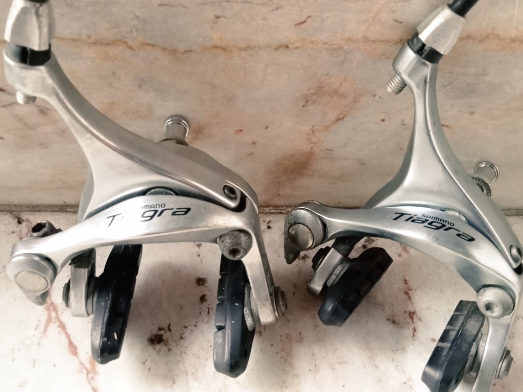 jeffreysirie's tweet photo. WTS Sepasang U-Brake Shimano Tiagra BR4600, kondisi used wajar, brake pad masih tebel, masih ok, RP.500K/sepasang, bisa Nego tepis lah, WA https://t.co/dDVBeZJcUw no kirim2 📍Perdatam, Pancoran, Jakarta Selatan, #fnfjb #frbjb #fpjb #rbjb https://t.co/4H2RNLibv2
