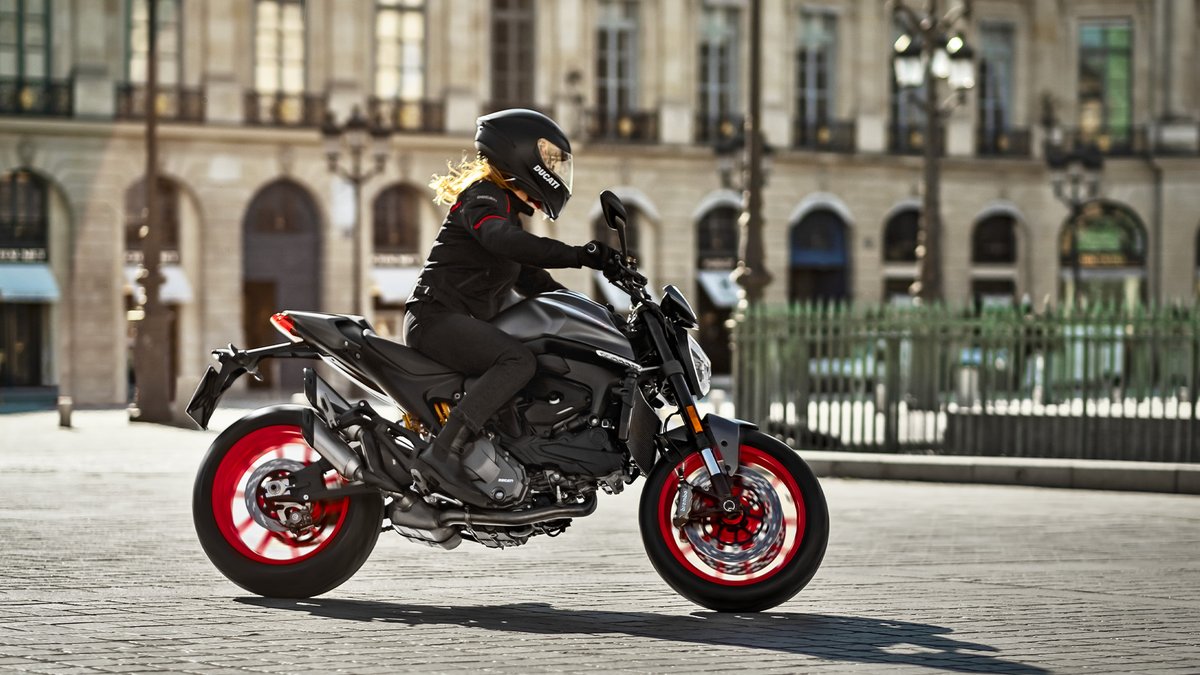 DucatiUK's tweet image. Monster has always represented the essence of Ducati in the lightest,  most compact and essential form possible… even when it comes to finance. 

Discover the NEW Monster finance rate offer: ducati.com/gb/en/current-… #Ducati #JustFun