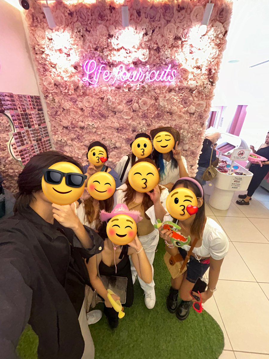 thaIassophiIes's tweet photo. Thala meet up! next next year uli #anisd ?? https://t.co/N1lL6CMrkk
