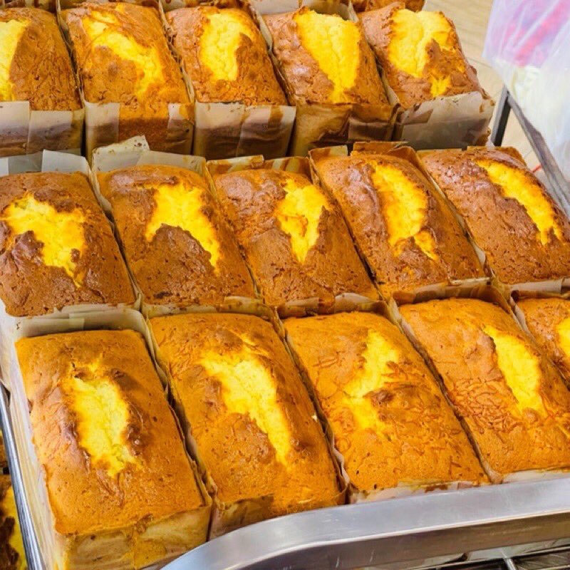 thelostcndr3lla's tweet photo. Haritu my friend balik Sarawak, dia belikan kek Mita ni bawa makan tempat keje, kitorang try lah rasa. Mmg bebetul gebu sampai tak cukup weh🥹

Kek butter paling sedap di Malaysia😭
Sekali makan sampai teringat2

💯original from Sarawak ✈️
Tahu tak sekarang boleh beli online je… https://t.co/5WlI4AZXdR