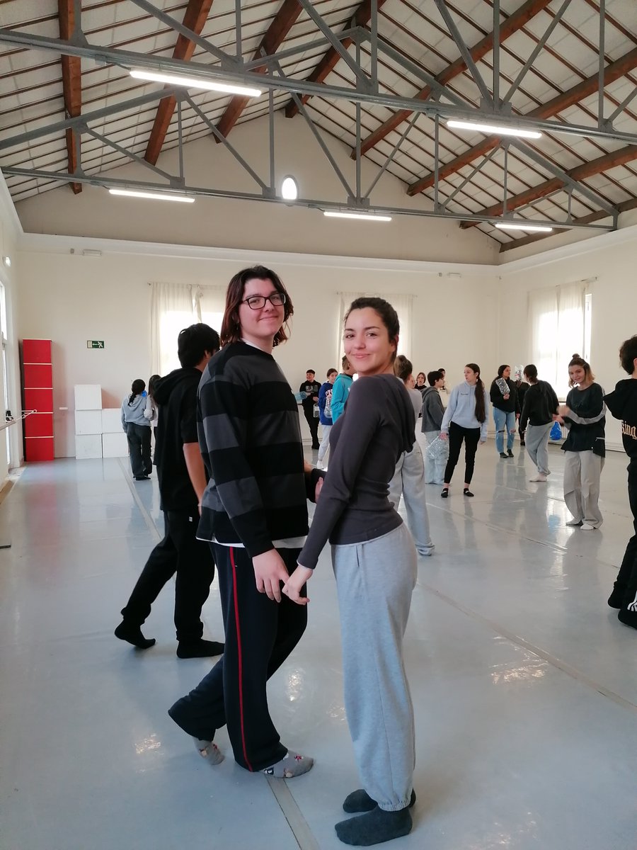 iesvp's tweet photo. Nuestro alumnado del #BachArtesEscénicas sigue ensayando en @CDanzaZGZ para el espectáculo #Plástico #DistritoDanza que se celebrará en el
@TeatroZgz en abril.
@cpmariadeavila
@RedEvolucionAr
@InnovaEducAr
@periodicoaragon
@HeraldoEscolar
#elVirgentienearte #elVirgendejahuella https://t.co/2be4uiq1jB