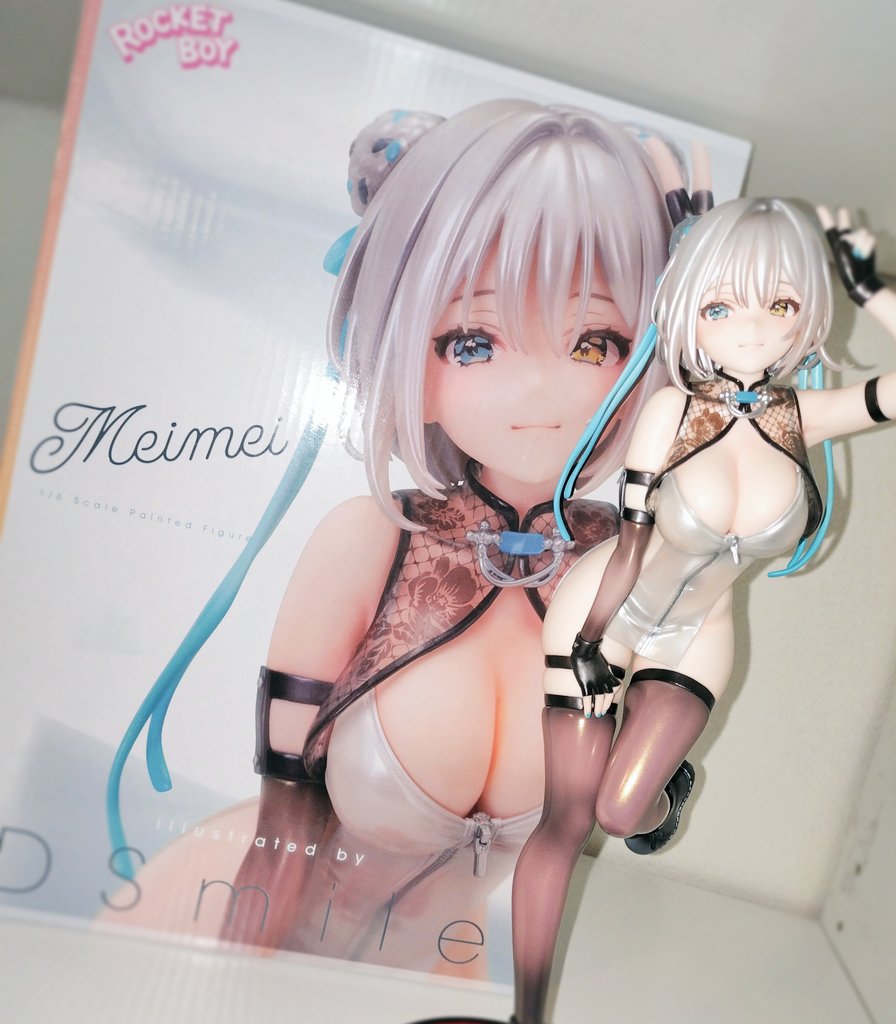 「普段フィギュアとか買わないんだけどたまたま流れてきたDSマイル先生の描くビジュが」|kayako( ´・ᵕ・ )@も絵描のイラスト