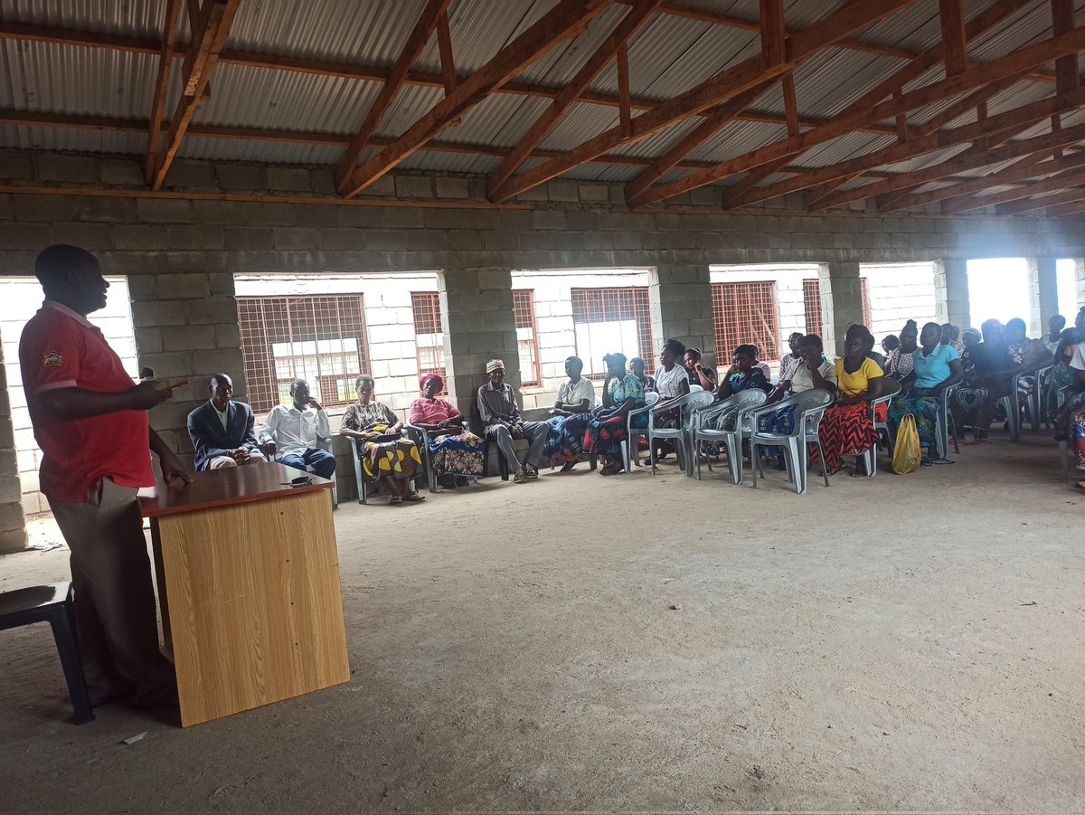 EMAM_mw's tweet photo. "Day 2 unfolds in Neno district! Brightone Mphinga from the Land Office of Neno District Council enlightens our 60 dynamic women on diverse forms of land ownership and the associated rights. With support from @SthrnAfrcaTrust 🌍 #LandOwnership #EmpowerWomen #KnowledgeIsPower" https://t.co/8NxjDJA6d9
