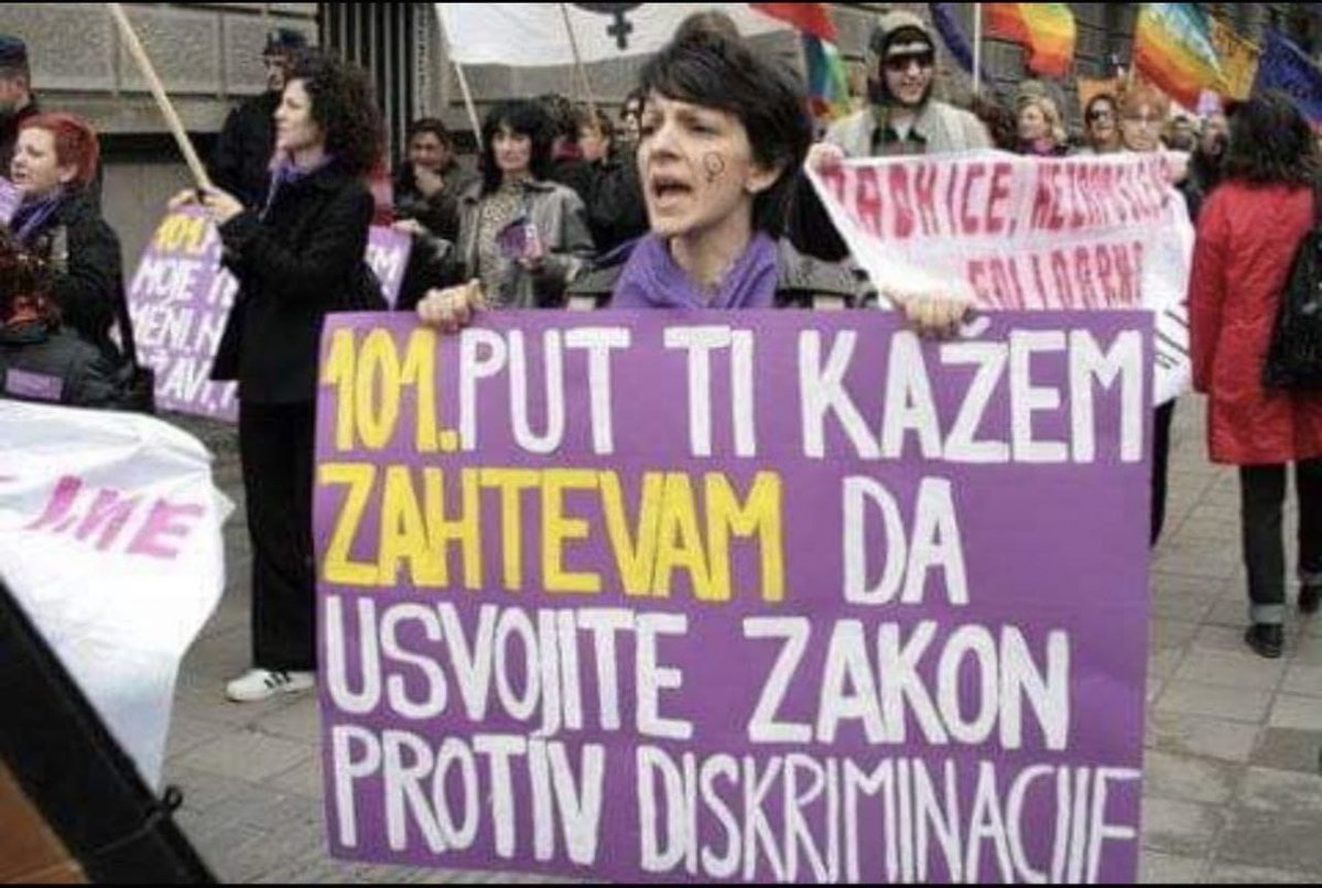 DjordeMacak's tweet image. Dva lica Srbije. Anđeo i demon. Srpkinja i antifa.