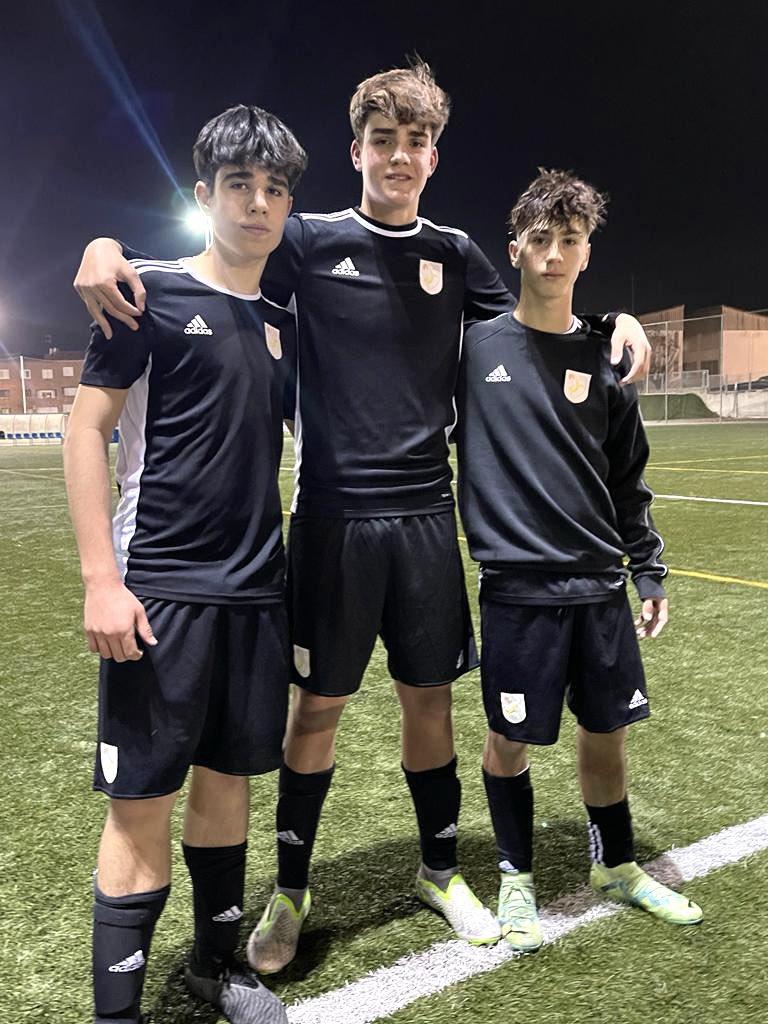 ue_cornella's tweet photo. #FutbolBase • 5️⃣ jugadors de la #UECornellà, tres de l’Infantil A i dos del Cadet A, convocats amb la Selecció Catalana sub 14 i sub 16! 👏🏻🌟

👤 Abel de la Tejera  
👤 Pau Gómez 
👤 Óscar Medina 

👤 Sergio Garabito 
👤 Armando Céspedes

#SeleccionsCAT #Ambelverdalcor 💚 https://t.co/QqqrkBcTq4