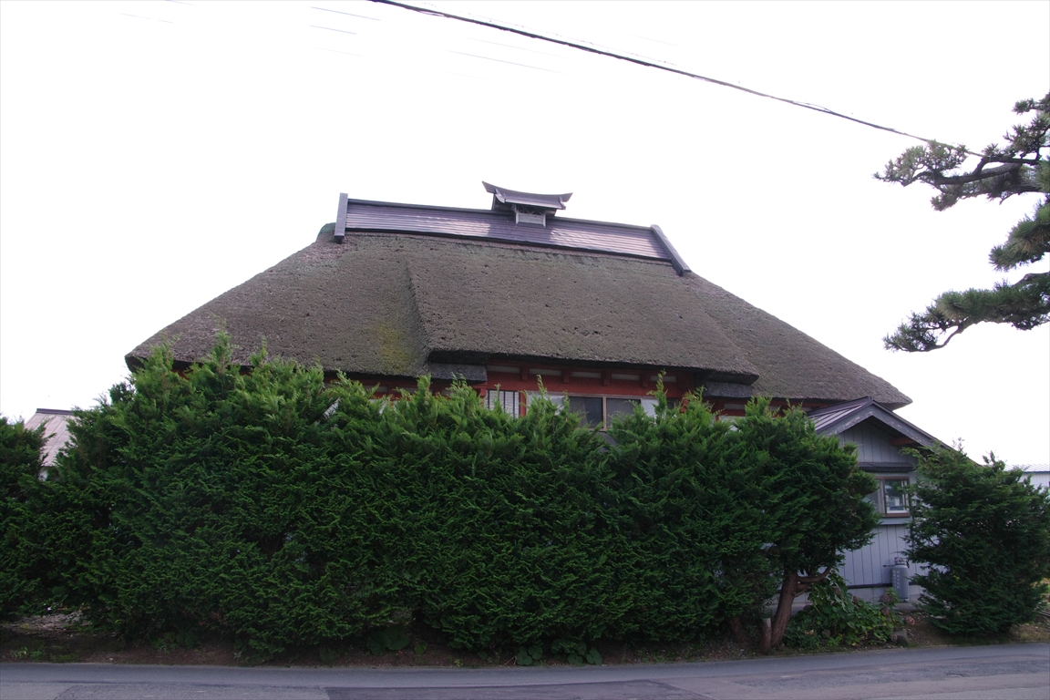 kayabukinetwork's tweet photo. 青森県五所川原市　
[撮影日]2013.10

#茅葺き #茅葺 #茅葺き屋根 #持続可能な建物 #自然素材 #日本 #青森
#thatch #thatching #thatchers #thatchedroof #sustainable #sustainablebuilding #sustainability #ecofriendly #japan #aomori https://t.co/rx0LbmTeKZ