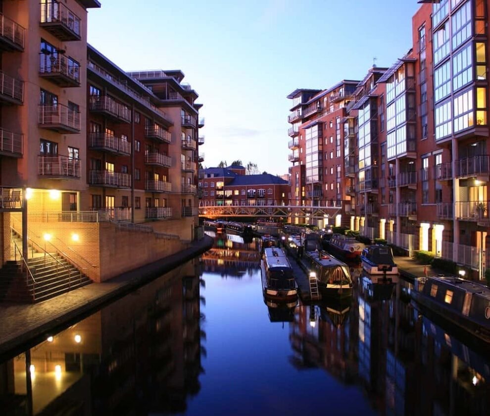 TranslateUK's tweet image. TranslateUK are on the lookout for locally based interpreters in the Midlands for Solicitor&apos;s work! Contact us at register@translateuk.net for competitive, negotiable rates of pay and freelance work your way.
#Midlands #InterpretersNeeded #Hiring