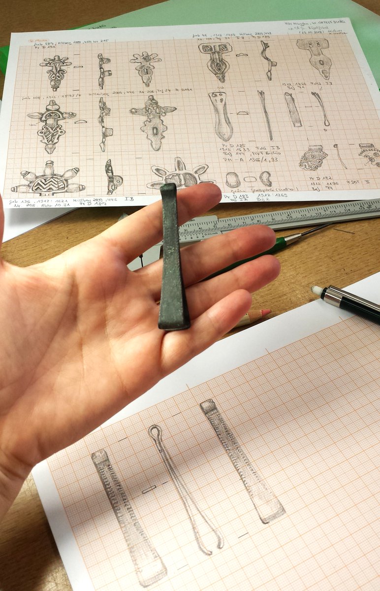 Tweezers - old but still trendy!
Metal tweezers are known from numerous grave finds from the Late #BronzeAge onwards,before that they were made of wood, bone or horn. An object that has retained its function &amp; use to this day &amp; often ends up on our drawing tables.#ArchIllu #draw