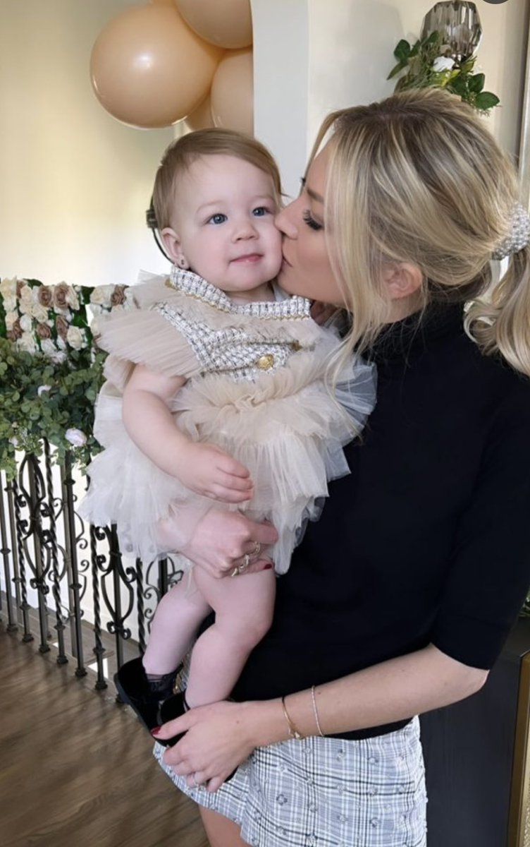 duchess_salty's tweet image. Expose the #SussexBabyScam and all those involved such as Stassi Schroeder allowing Hartford to cosplay fake #LilBucks and Brynn Gingras allowing her son Gavin to cosplay #Archificial We all know you reporters know. #IYKYK