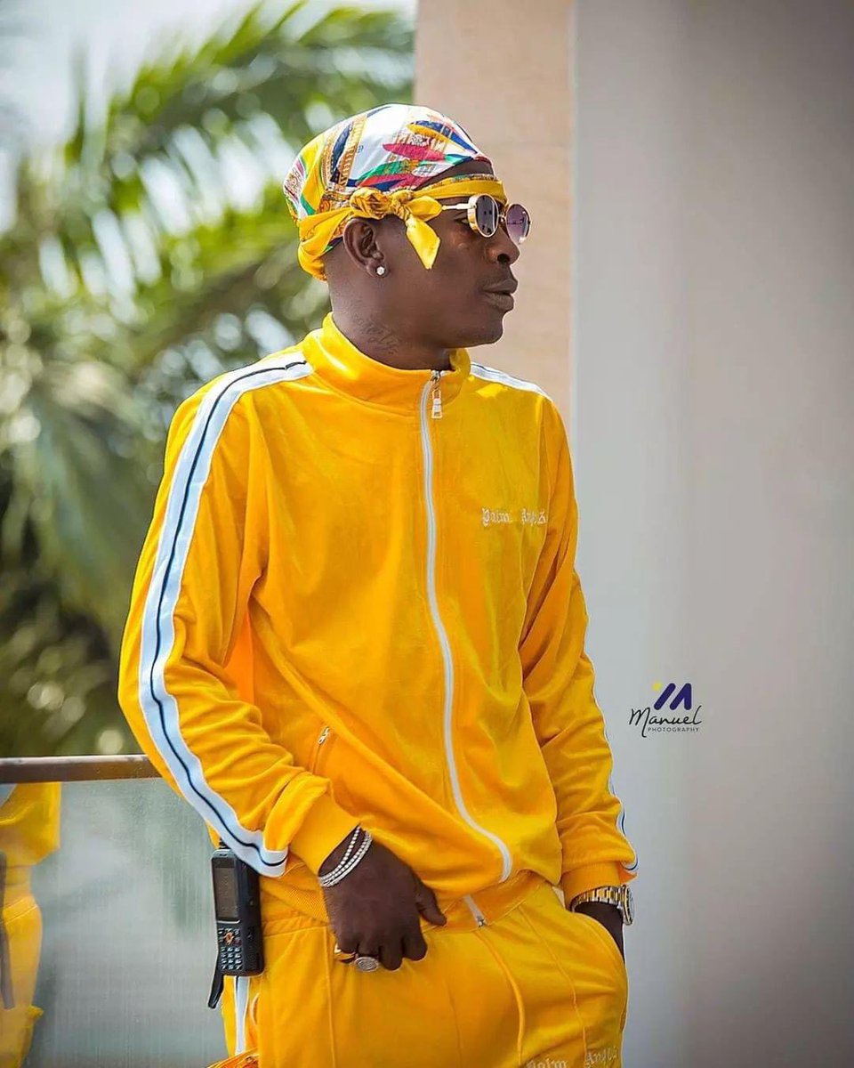 LakpazG's tweet photo. This year Grammy issa must for Shatta Wale...💪

This year 10k followers issa must for me on Twitter 

This year Shatta movement we're winning big tim 😂 💥💥??💥💥??
#SHAXI
#GOGALBUM https://t.co/OUiV0tMNKw