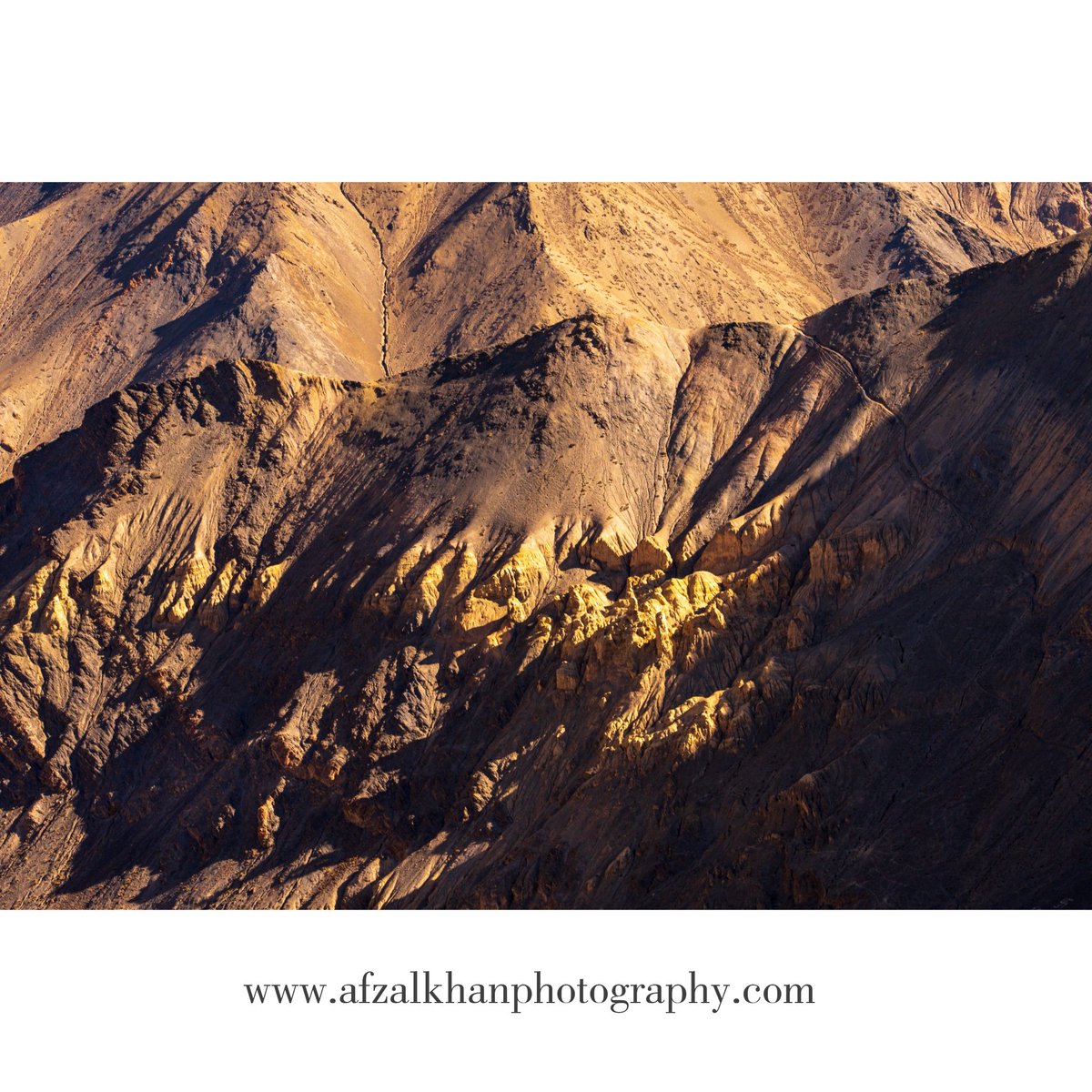Glorious Rocky Mountains Bathed In Sunlight
#ladakh_lovers #ladakh_beauty #mountainslovers #mountainview #mountain #ladakhmountains #nature #naturecaptured #landscapephotomag #landscape_captures #landscapes #landscapephotography #landscapephotographyindia #abstractphotography