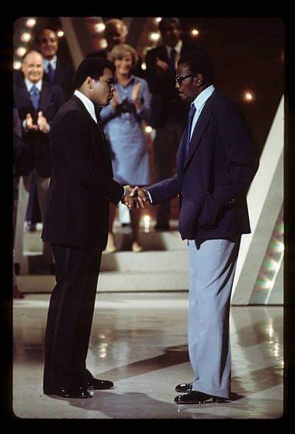 officetutorials's tweet image. Mohammed Ali and Satchel Paige. I love this photo. ❤️ #Ali #Satchel #TwooftheBest @sabr  @baseballhall